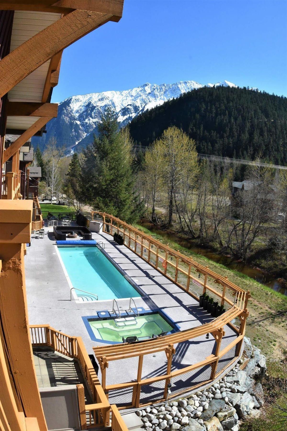 Pemberton Valley Lodge Exterior foto